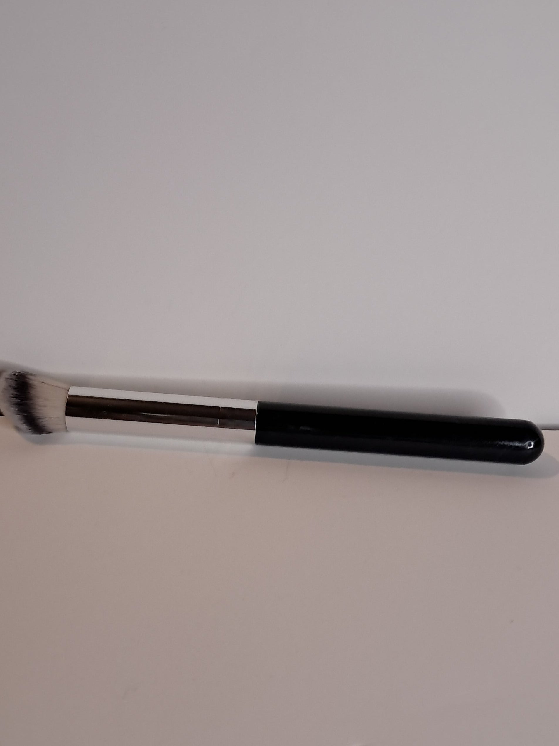 Makeup contour brush