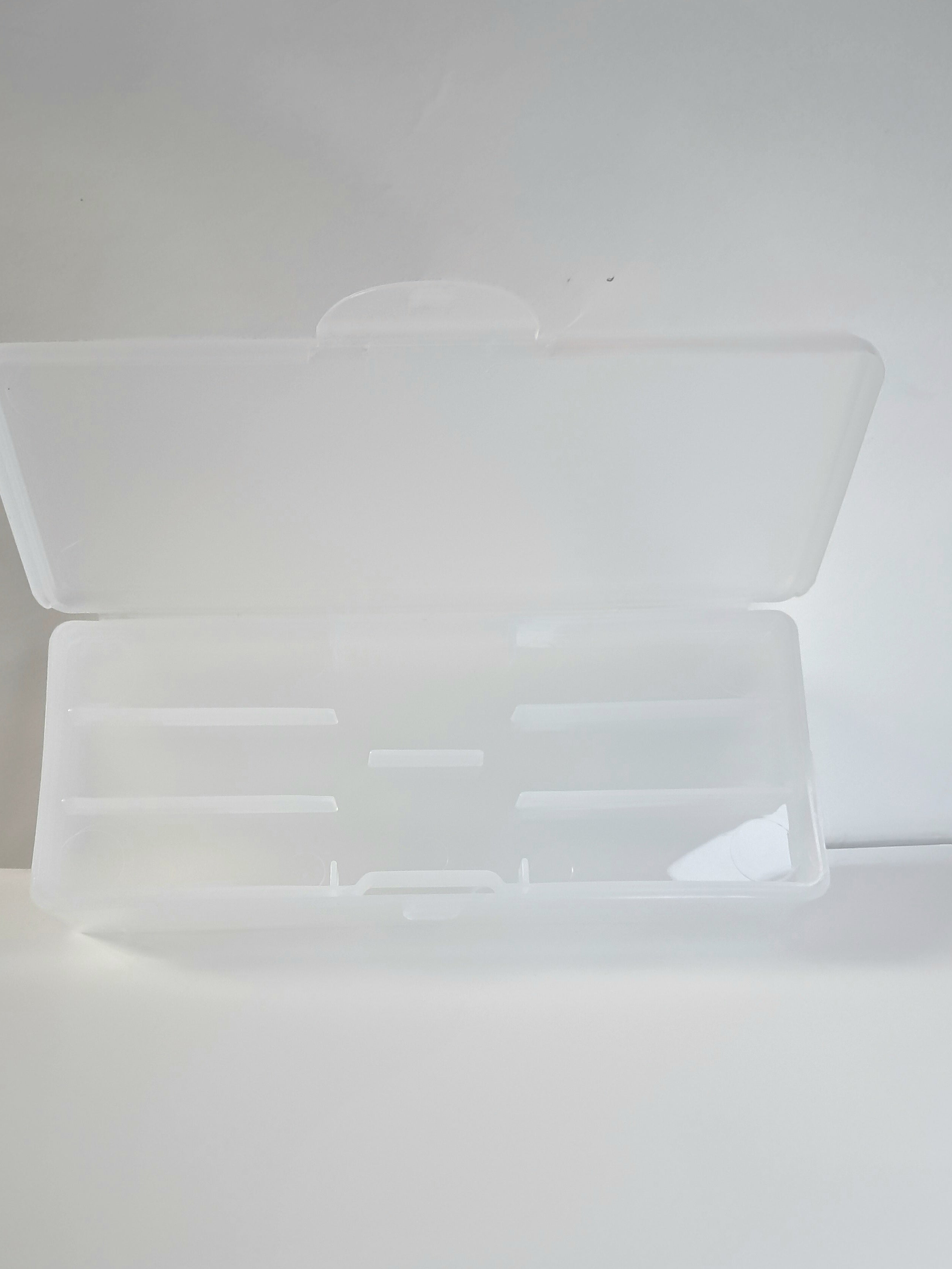 Nail utensil tray